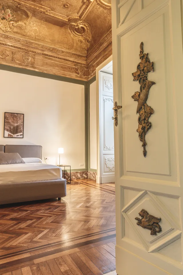 جناح ملكي، Relais Della Porta 4/10