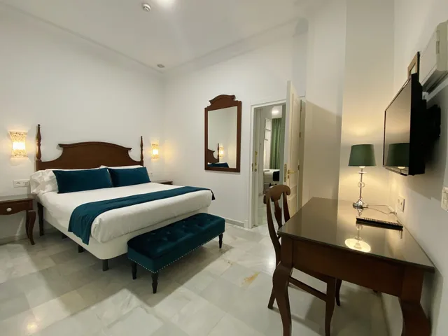 غرفة عائلية بسريرين مزدوجين بشرفة، LAS CORTES DE CADIZ 6/10