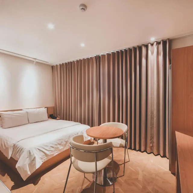 غرفة بريميوم، Hotel Insomnia 10/10