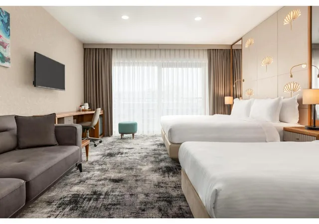 غرفة عائلية بسرير مزدوج وسرير فردي مع أريكة، TRYP BY WYNDHAM ISTANBUL TOPKAPI 3/6