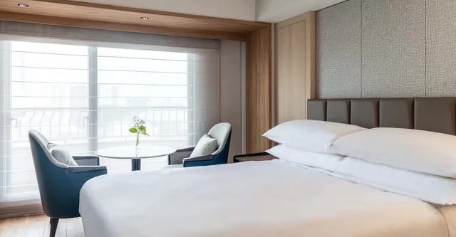 Room, Queen Bed, Grand Hamamatsu 4/10