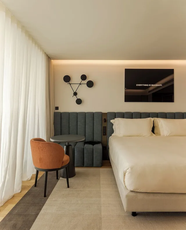Contemporary, King Bed، MACAM Hotel 2/3