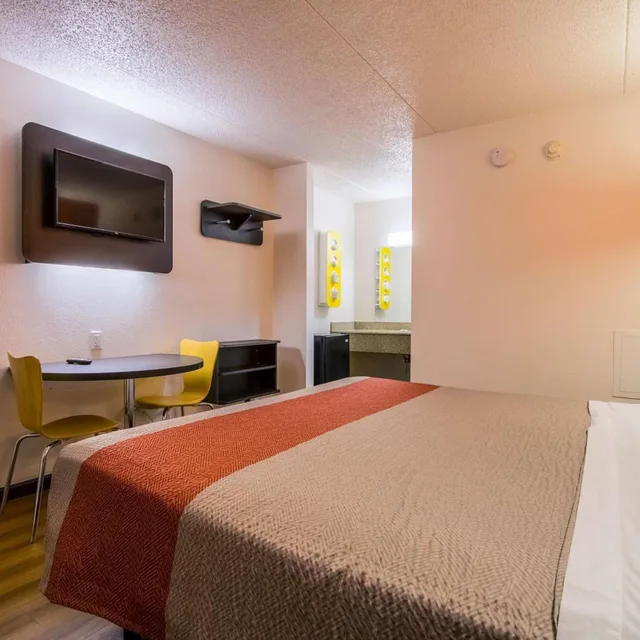 غرفة بسرير كينج لذوي الإعاقة لغير المدخنين، Motel6 Ashland, OH 10/10