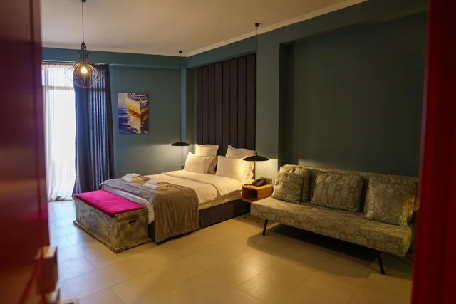 غرفة سوبيريور بسرير كينج، Boulevardside Batumi 3/5
