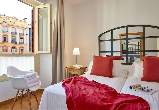 1 Bedroom, Deluxe, Apartment, Twin Beds, Sofa, Lodgingmalaga Plaza de La Constitucion 2/5