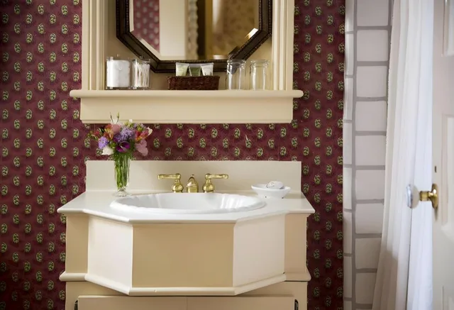 غرفة مريحة بسرير كوين، Petite Auberge 6/8