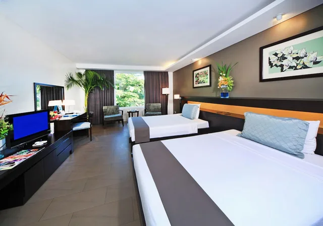 جناح بسرير كينج وسريرين كوين بغرفتي نوم، Fairways And Bluewater Newcoast Boracay 1/2