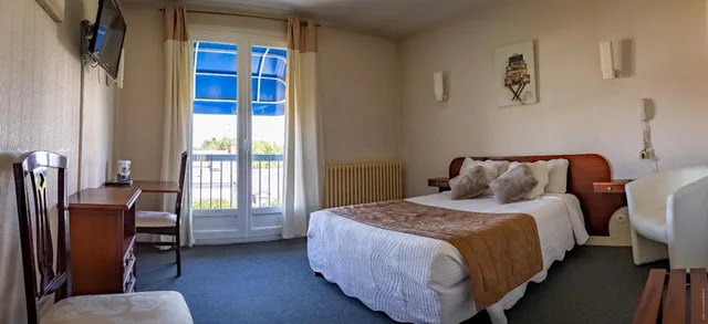 غرفة ثلاثية، HOTEL CHRISTINA 2/10
