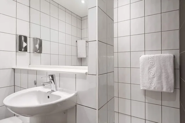 Executive, Double Bed, Ramada by Wyndham London Stansted Airport 7/7