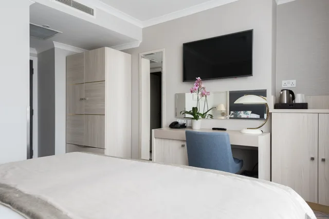 Executive, King Bed, Blandford Hotel 4/8