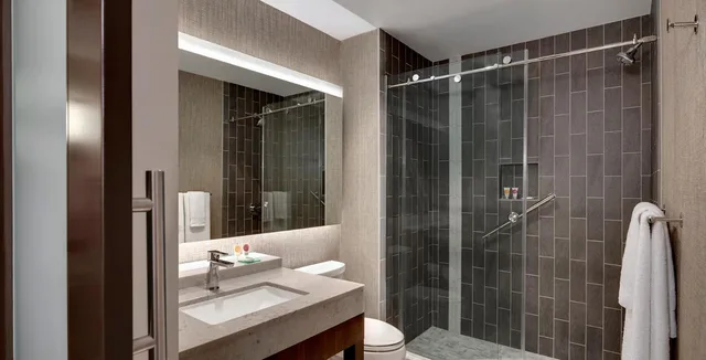 غرفة بسرير كينج بإطلالة لذوي الإعاقة، Hyatt Place Las Vegas At Silverton Village 2/3