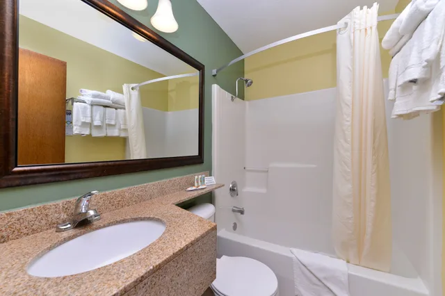 غرفة بسرير كينج، Quality Inn and Suites Elko 5/5