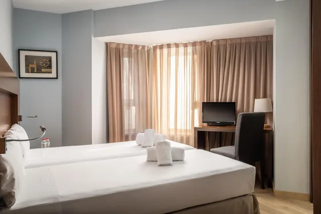 Room, Double or Twin Bed, Hotel Madanis Liceo 3/8