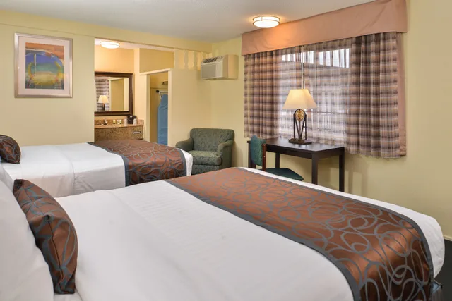 غرفة ديلوكس بسريرين كوين، University Inn Suites 5/8