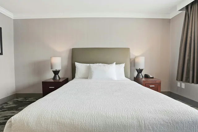 غرفة بسرير كوين لذوي الإعاقة، Sandman Hotel Saskatoon 3/10