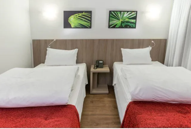 غرفة قياسية ثلاثية بسريرين منفصلين، Ramada Encore by Wyndham Osasco 1/1