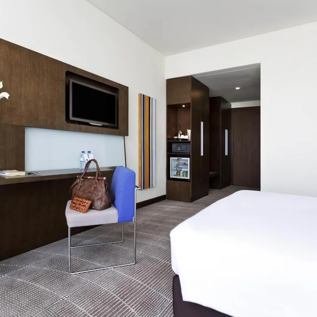 غرفة سوبيريور بسرير كينج، Novotel Abu Dhabi Gate 7/10