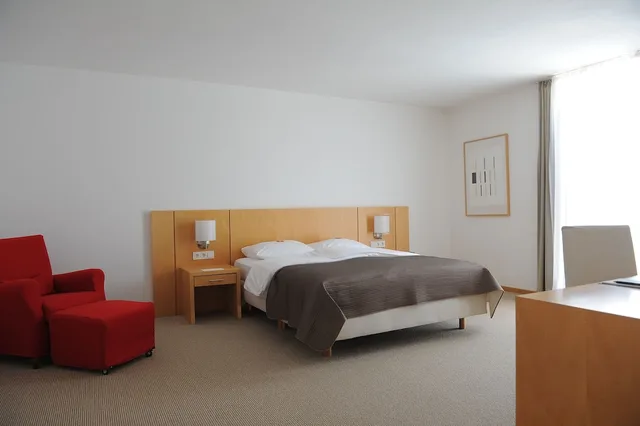 Classic, Double Bed, Schloss Hohenkammer 6/10