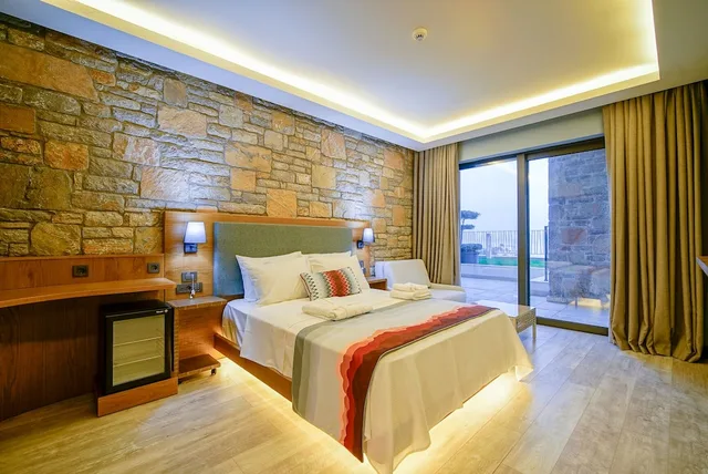غرفة سوبيريور بسرير كينج بإطلالة جزئية على البحر لذوي الإعاقة، Cape Krio Boutique Hotel & SPA 2/3