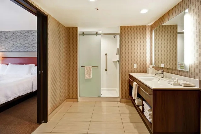 جناح بسرير كينج بغرفة نوم واحدة مع أريكة، Home2 Suites by Hilton Victorville, CA 2/2