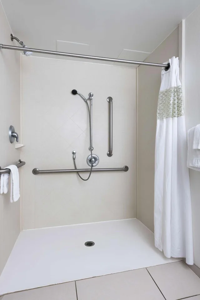 Room, King Bed, 2 Queen Beds, Accessible, Hampton Inn Suites By Hilton Halifax Dartmouth 5/6
