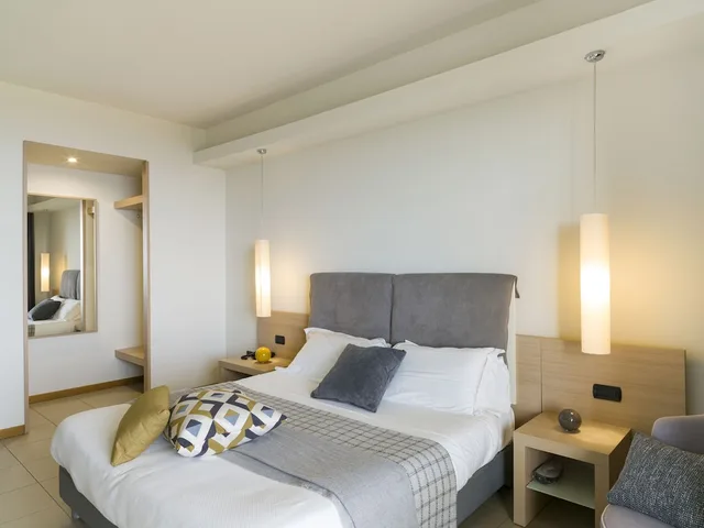 غرفة سوبيريور بسرير مزدوج وسرير فردي، Esperia Palace Hotel 1/8