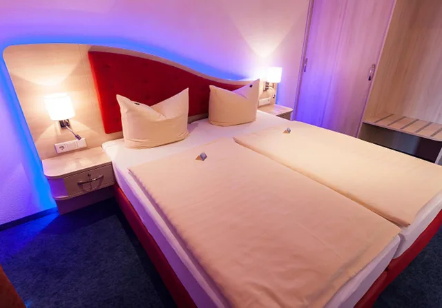 غرفة قياسية بسرير مزدوج بإطلالة على الفناء، Hotel Hochsauerland 2010 2/10