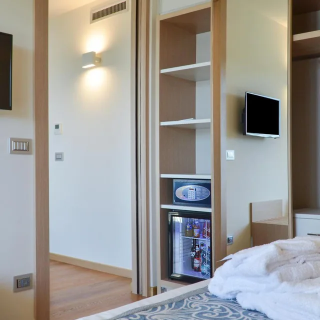 جناح بشرفة، Hotel Calabona 3/10