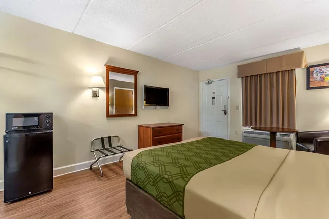 غرفة بسرير كوين، Econo Lodge Inn & Suites Lugoff - Sc 3/5