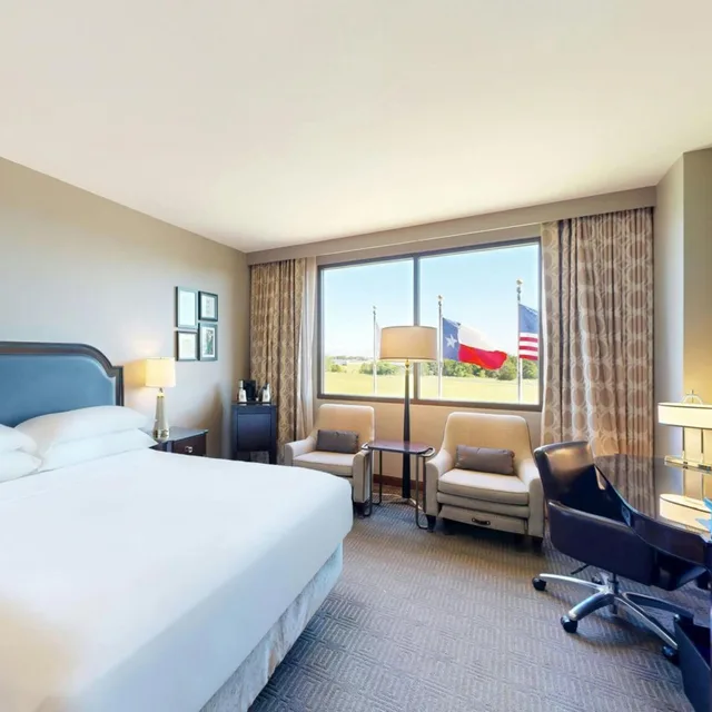 غرفة بسرير كينج في طابق مرتفع، SHERATON MCKINNEY HOTEL 2/9