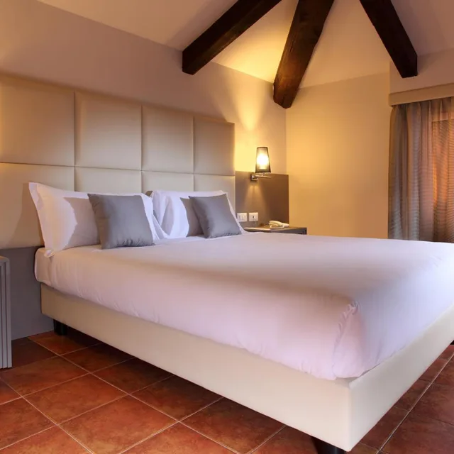 جناح، Hearth Hotel 2/9