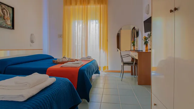 غرفة قياسية ثلاثية بشرفة، Hotel Plaza 6/10