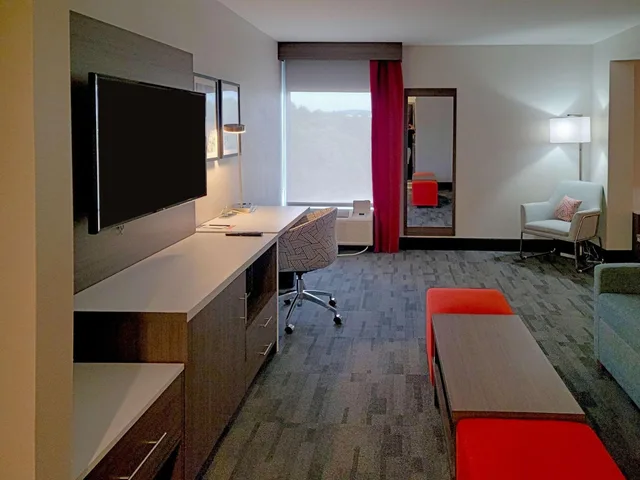 Suite, King Bed, Bathtub, Accessible, Comfort Inn & Suites Wyomissing/Reading 5/6