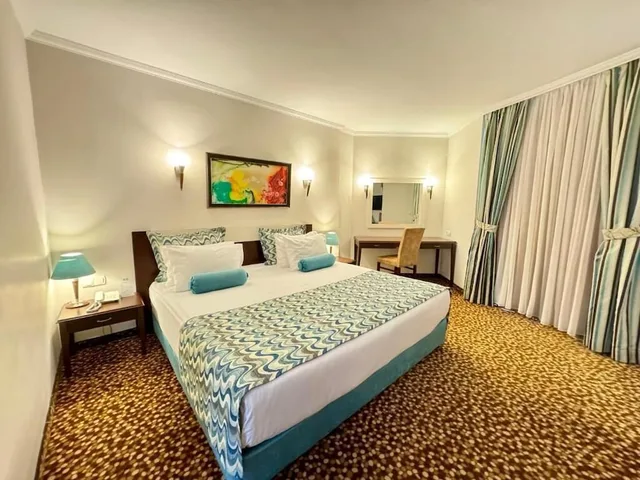 جناح بسرير كينج بإطلالة مع أريكة، Best Western Plus Khan Hotel 1/4