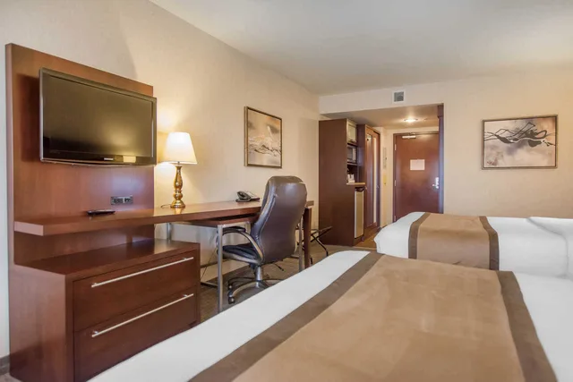 Room, 2 Queen Beds, Quality Inn and Suites Val d Or, QC 6/9