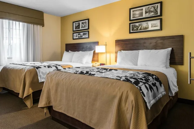 جناح بسريرين كوين مع أريكة، Sleep Inn & Suites Pittsburgh Airport 2/3