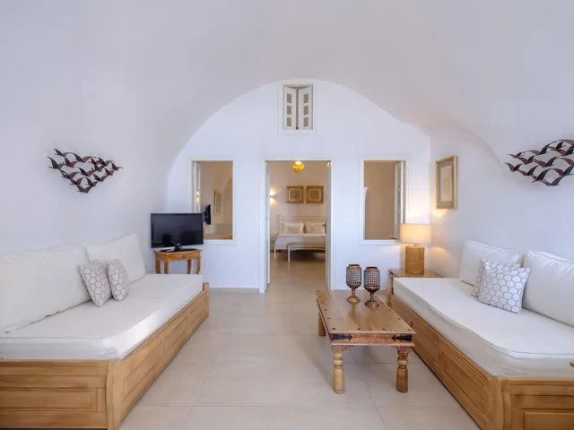 Deluxe, Apartment, Outdoor Jetted Tub، Kamares Apartments 3/4