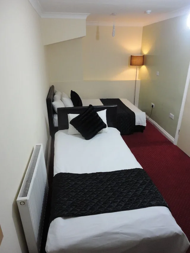 غرفة أساسية ثلاثية بسرير مزدوج وسرير فردي، City View Hotel Roman Road Market 1/2