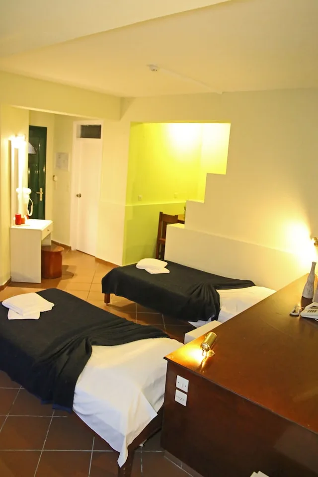 Room, Triple, 1 Double and 1 Single Bed, Garden View, Mediterranean Blue 6/8