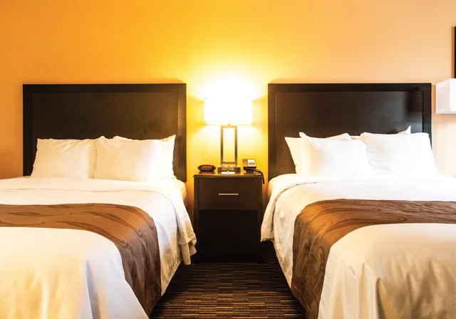 كوخ بسريرين كوين، Cottage Grove Inn 2/4