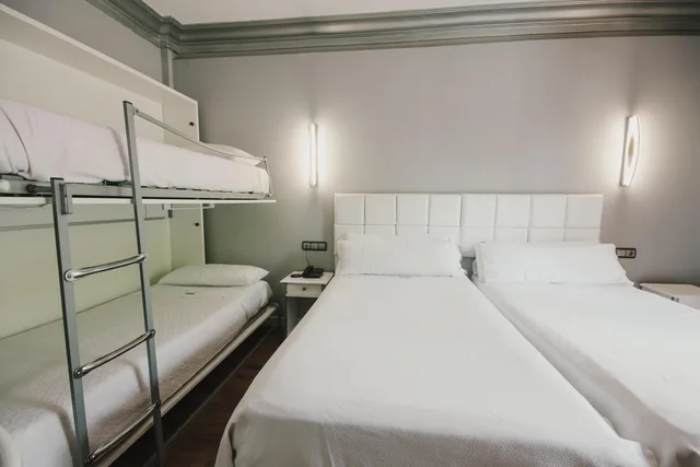 غرفة عائلية، Hotel Los Angeles & Spa 1/7