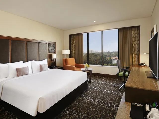 غرفة بريميير بسرير كينج، Novotel Kochi Infopark 3/10