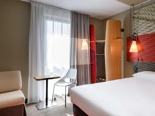 غرفة عائلية بسرير مزدوج وسرير فردي، Ibis Regensburg Zentrum 3/10