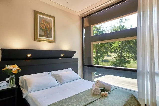 Romantic, Double Bed, Lake Side, Lake View، Hotel Lago Verde 1/2