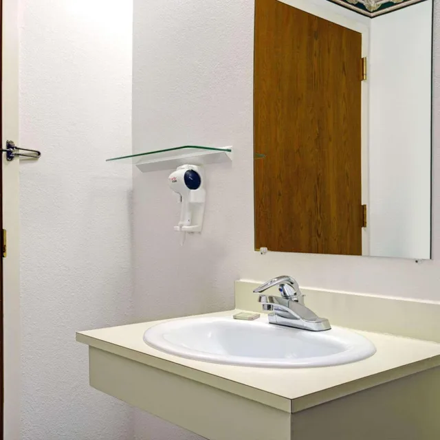 Deluxe, 2 Double Beds, Super 8 By Wyndham Chaska 8/10