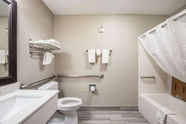 جناح بسرير كينج لذوي الإعاقة، Quality Inn & Suites Lodi I-90 2/2