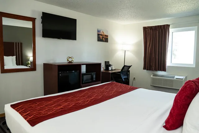 جناح بسرير كينج بجاكوزي، New Victorian Inn York 5/8