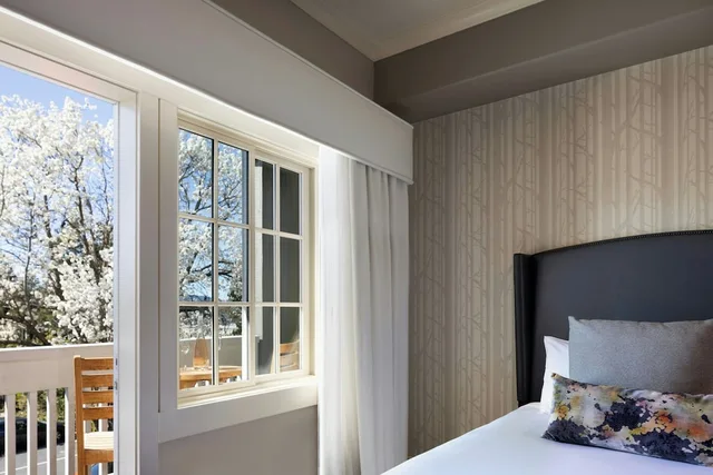 غرفة بسريرين كوين بشرفة بإطلالة، River Terrace Inn 2/2