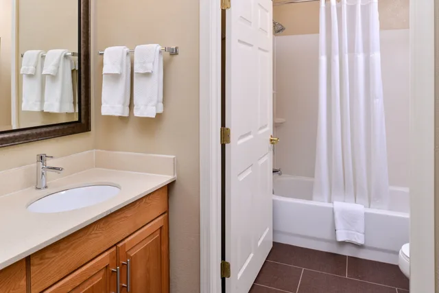 جناح بسرير كينج بغرفة نوم واحدة بمطبخ، Staybridge Suites O Fallon Chesterfield 8/8