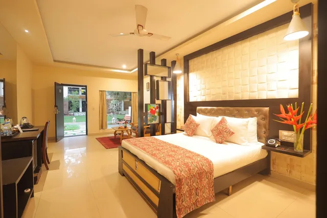 جناح غراند بسرير كوين، Sathyam Grand Resort Sriperumbudur 1/2